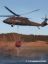 Nasadenie vojenského vrtuľníka UH-60M pri hasení lesného požiaru